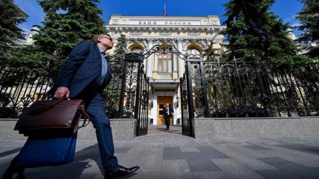 ЦЕНТРОБАНК РФ ПРЕДРЕКАЕТ РОССИЯНАМ ТЯЖЕЛЫЕ ВРЕМЕНА