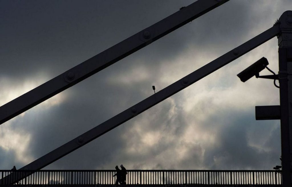 Россия и Украина дружно идут на дно. Пока финансовое